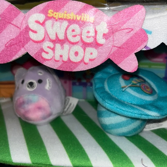 Squishville Sweet Shop with Priya & Tres’zure, Bistro Table & Seat, 3 floor shop - Picture 2 of 4